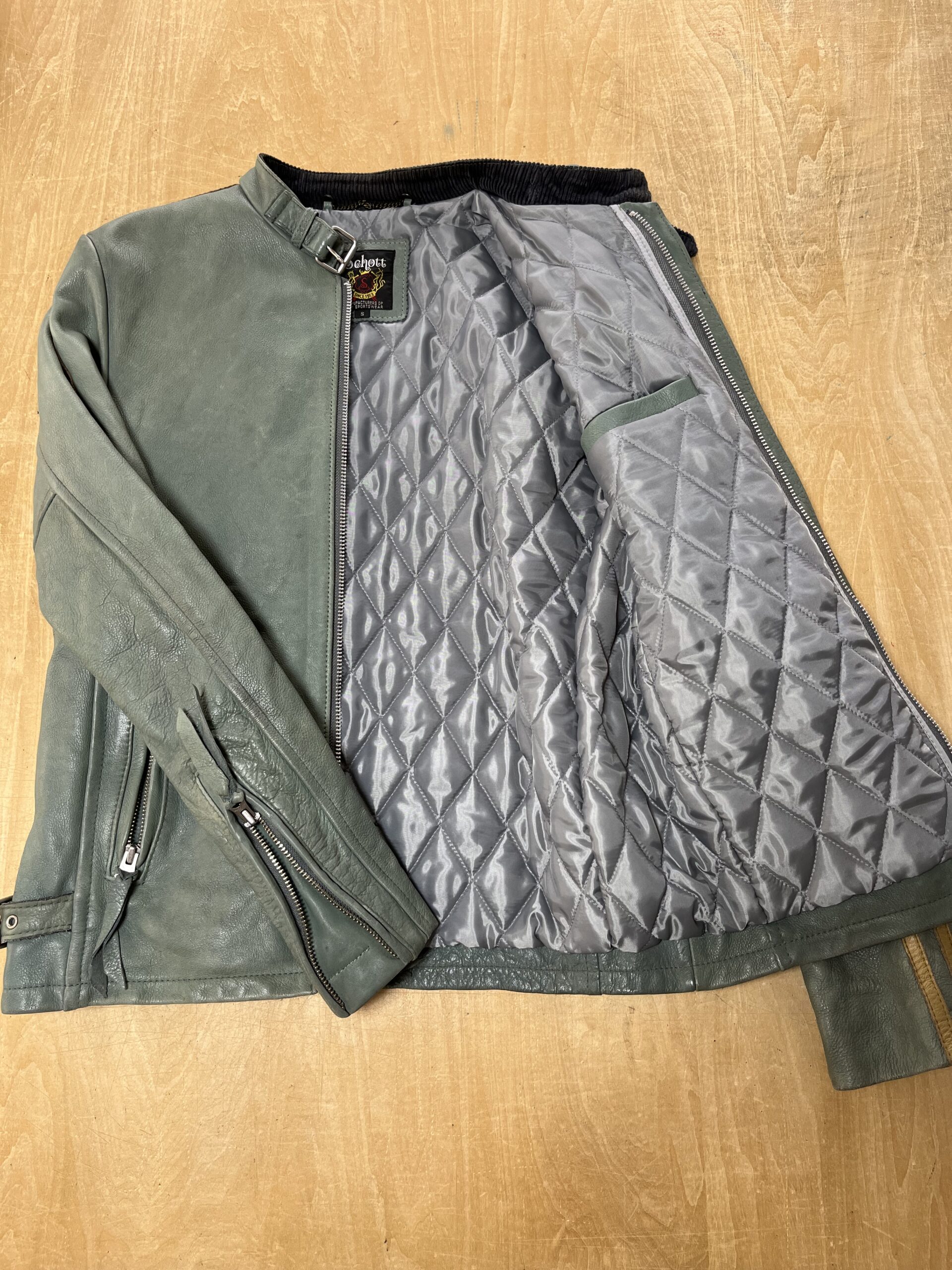 Read more about the article ライダースジャケット：裏地張り替え