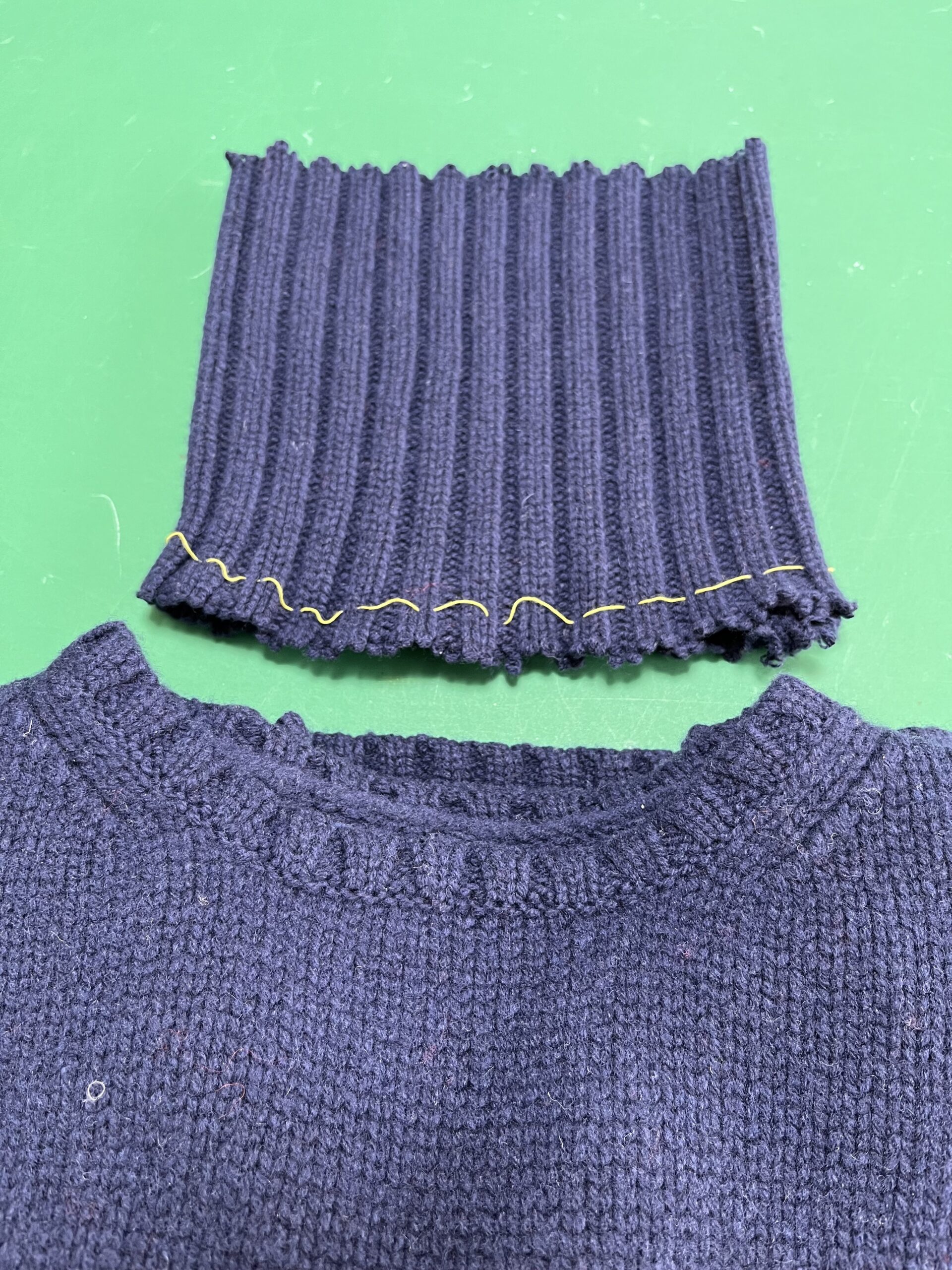 Read more about the article ハイネックセーター：クルーネックに変更