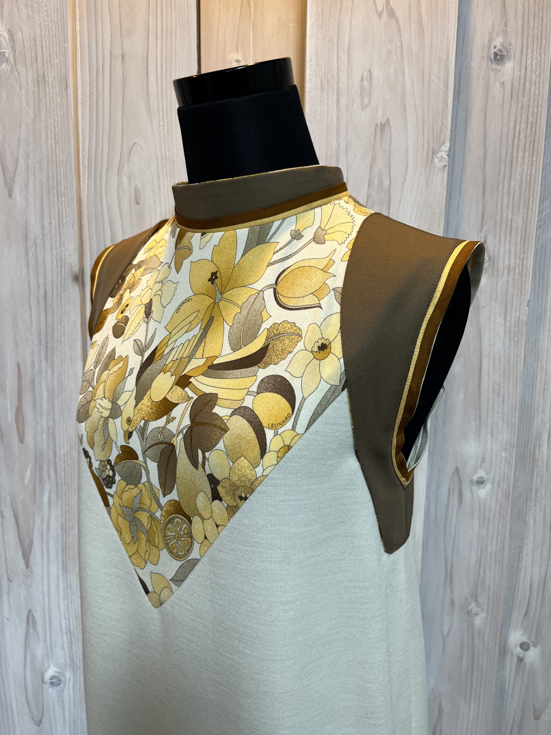 Read more about the article ESCADAワンピース：合皮部分張り替え